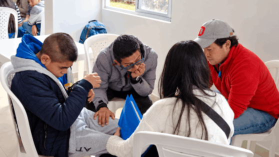 Familias y equipo de la Fundación Sanfilippo Colombia